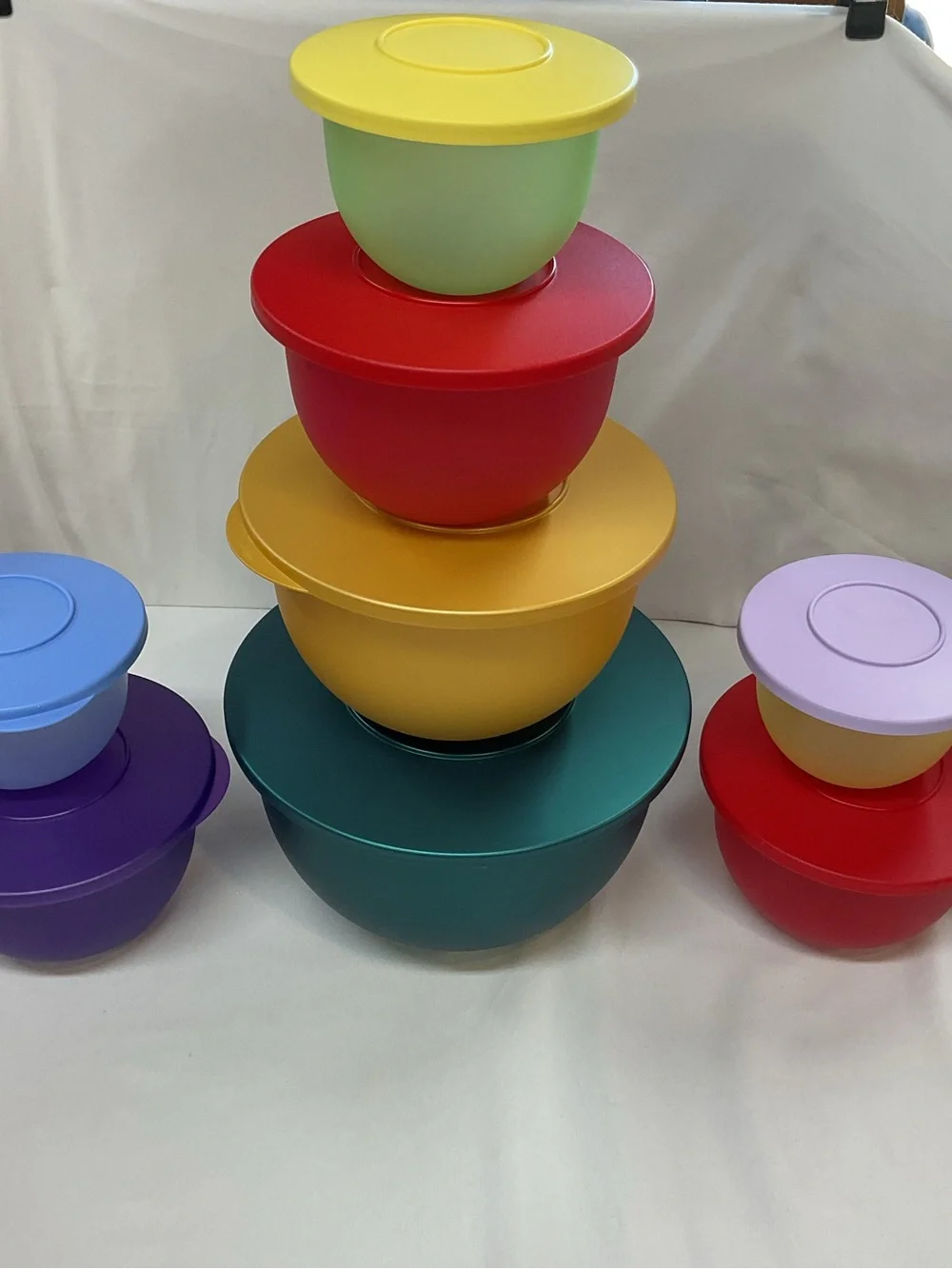 Tupperware Bundle Set (8 total) 1x 4.3l, 1x 2.5l, 3x 1.3l, 3x 350ml‎ Stackable
